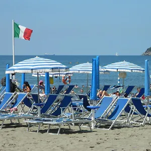 https://affittacamere-ambra.hotelitalianriviera.com